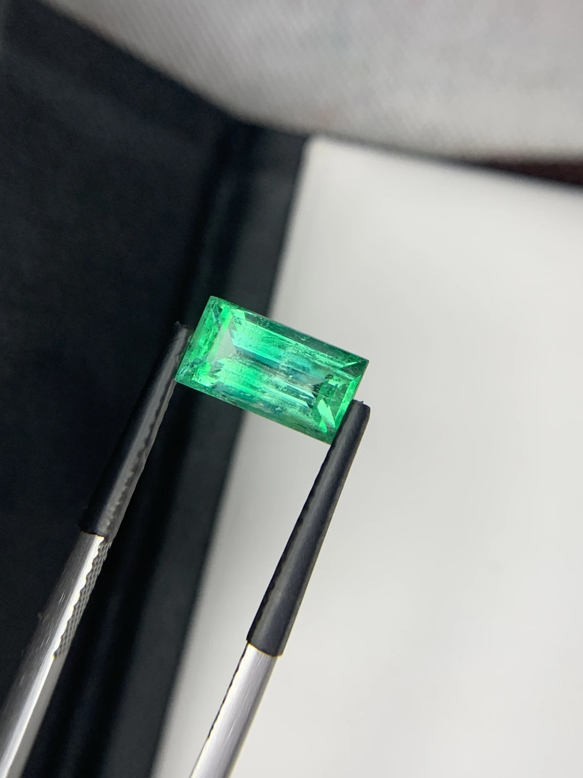 Natural Green Emerald 2.43 Carat Faceted Rectangular Cut Loose Gemstone — view 12
